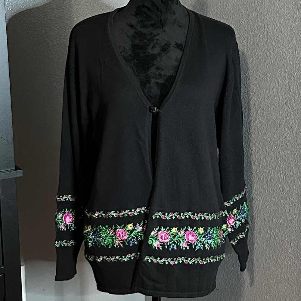 VTG Casual Corner Limited Edition Cardigan Medium Black Floral Embroidered Y2K